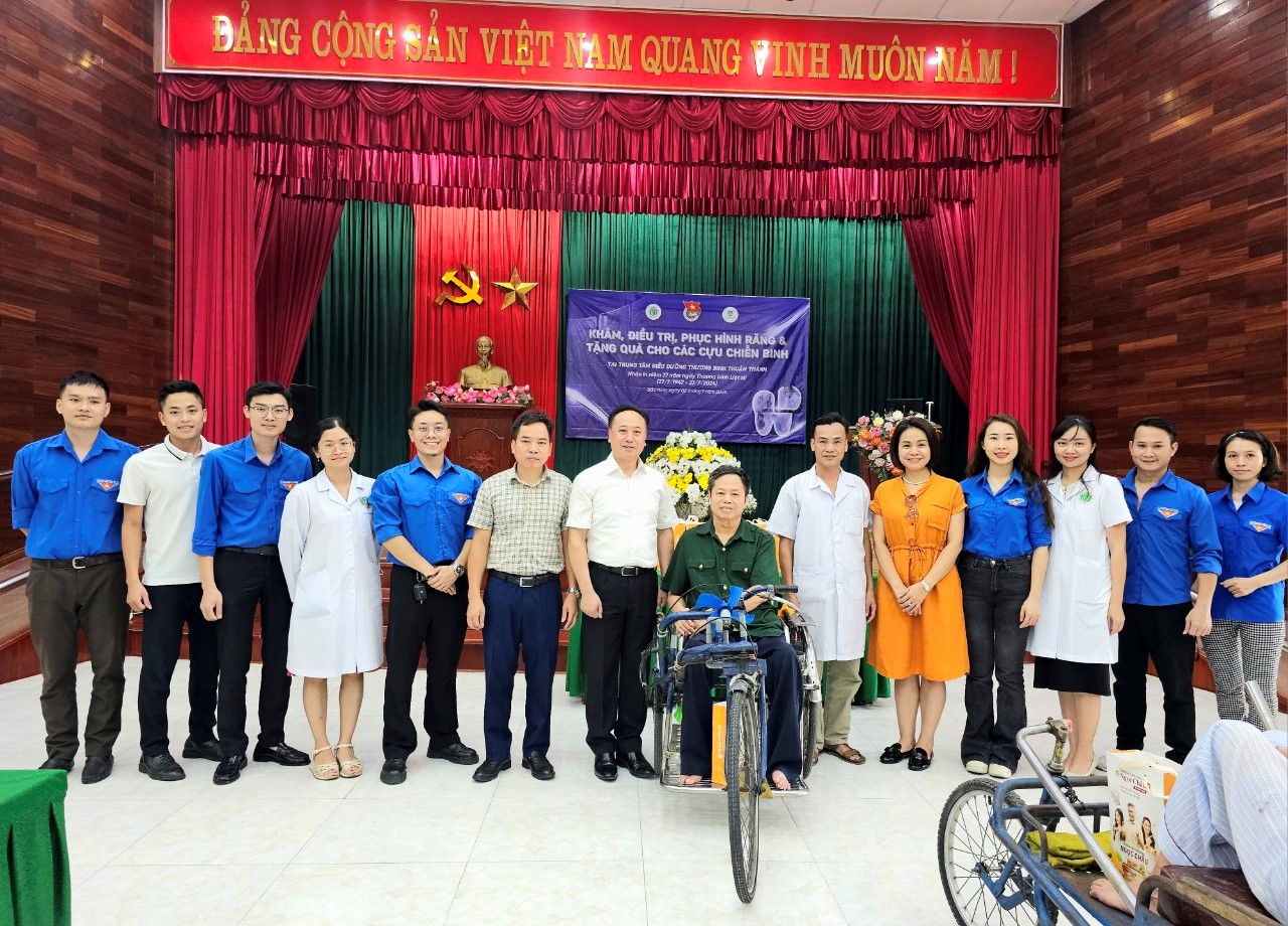 KHÁM, ĐIỀU TRỊ, PHỤC HÌNH RĂNG VÀ TẶNG QUÀ CHO CÁC CỰU CHIẾN BINH TẠI TRUNG TÂM ĐIỀU DƯỠNG THƯƠNG BINH THUẬN THÀNH 